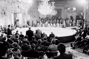 Quang cảnh lễ ký Hiệp định Paris, ngày 27/1/1973, tại Trung tâm các Hội nghị quốc tế ở thủ đô Paris (Pháp). (Ảnh: TTXVN)