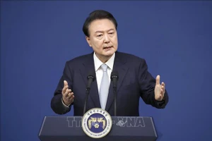 Tổng thống Hàn Quốc Yoon Suk Yeol tại một cuộc họp báo ở Seoul. (Ảnh: Kyodo/TTXVN)