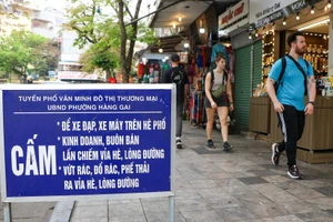 Sau gần 1 tháng Hà Nội ra quân tổng kiểm tra, xử lý vi phạm, trật tự đô thị trên địa bàn Thủ đô đã có nhiều chuyển biến tích cực. (Ảnh: NHẬT QUANG)