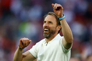 HLV Gareth Southgate vui mừng sau khi Anh giành quyền vào bán kết. (Ảnh: Reuters) 