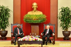 Tổng Bí thư Nguyễn Phú Trọng tiếp đồng chí Esteban Lazo Hernandez, Ủy viên Bộ Chính trị, Chủ tịch Quốc hội Chính quyền Nhân dân Cộng hòa Cuba tại Trụ sở Trung ương Đảng. (Ảnh: ĐĂNG KHOA) 