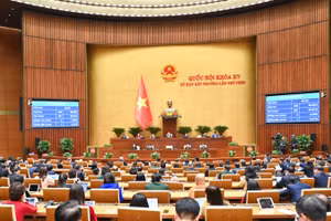 Quốc hội biểu quyết thông qua Nghị quyết của Quốc hội bổ sung kế hoạch phát triển kinh tế-xã hội năm 2025 với mục tiêu tăng trưởng đạt 8% trở lên. (Ảnh: DUY LINH) 