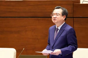 Bộ trưởng Xây dựng Nguyễn Thanh Nghị phát biểu giải trình tại phiên họp chiều 23/6. (Ảnh: DUY LINH)