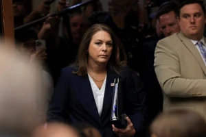 Giám đốc Cơ quan Mật vụ Mỹ Kimberly Cheatle đến buổi điều trần do Ủy ban Giám sát Hạ viện tổ chức ngày 22/7. (Ảnh: Reuters) 