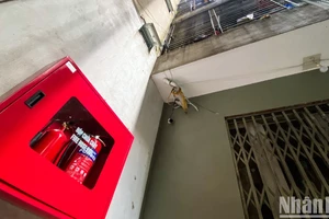 Luật Nhà ở (sửa đổi) được kỳ vọng sẽ giúp bịt các khoảng trống về quy định an toàn liên quan chung cư mini, đặc biệt là quy chuẩn về phòng cháy, chữa cháy. (Ảnh: THÀNH ĐẠT) 