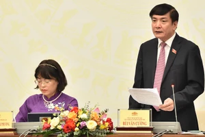 Tổng Thư ký Quốc hội Bùi Văn Cường phát biểu tại họp báo công bố kết quả Kỳ họp thứ 6, Quốc hội khóa XV. (Ảnh: THỦY NGUYÊN) 