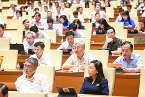 Các đại biểu tham dự phiên chất vấn của Quốc hội, chiều 6/11. (Ảnh: DUY LINH) 