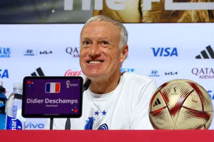 Huấn luyện viên Didier Deschamps trong buổi họp báo trước trận chung kết với Argentina. (Ảnh: Reuters)