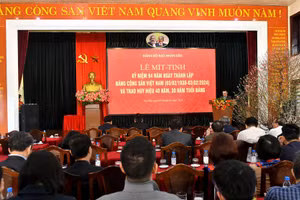 Quang cảnh lễ kỷ niệm. (Ảnh: ĐĂNG KHOA)