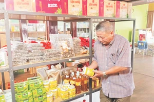 Các sản phẩm của Hợp tác xã sản xuất và tiêu thụ dược liệu Yên Sơn (thành phố Tam Điệp, tỉnh Ninh Bình) tăng mạnh về số lượng bán ra thị trường nhờ thực hiện truy xuất nguồn gốc. Ảnh | HÀ AN