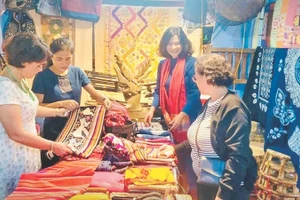 Cơ sở dệt thổ cẩm của gia đình nghệ nhân Sầm Thị Tình tại làng thổ cẩm Hóa Tiến, xã Châu Tiến, huyện Quỳ Châu, tỉnh Nghệ An. Ảnh | NGUYỄN HÙNG