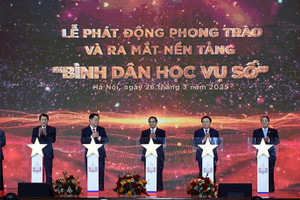 Như đỉnh non cao tự giấu hình