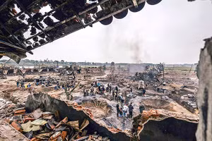 Bộ phim Mưa đỏ (đạo diễn Đặng Thái Huyền) là dự án có quy mô lớn nhất của điện ảnh Quân đội nhân dân trong 10 năm trở lại đây với diện tích bối cảnh phim trường gần 50 ha. Ảnh | ĐPCC