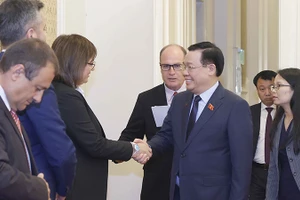 Chủ tịch Quốc hội Vương Đình Huệ và Chủ tịch Ðảng Xã hội Bulgaria Korneliya Ninova. (Ảnh: TTXVN) 