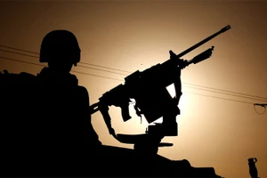 Binh sĩ của ECOWAS làm nhiệm vụ tại trạm kiểm soát ở Gambia, năm 2017. (Ảnh: Reuters)