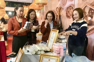 Các sản phẩm OCOP tiếp cận người tiêu dùng thông qua triển lãm.