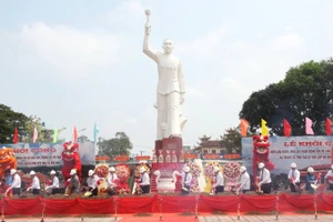 Lãnh đạo, nguyên lãnh đạo tỉnh và Trung ương động thổ khởi công dựng Khu lưu niệm đồng chí Võ Văn Tần và đồng chí Võ Văn Ngân.