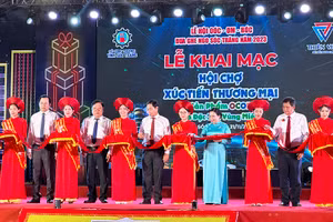 Nghi thức khai mạc hội chợ