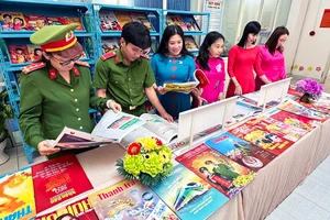 Hội báo Xuân trưng bày gần 350 ấn phẩm là tạp chí, báo Xuân Giáp Thìn 2024