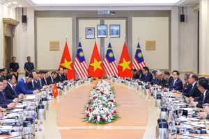 Quang cảnh cuộc hội đàm chính thức giữa Thủ tướng Phạm Minh Chính và Thủ tướng Malaysia Anwar Ibrahim. (Ảnh: NHẬT BẮC/VGP)