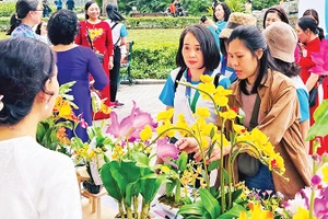 Không gian trưng bày các sản phẩm sáng tạo của nghệ nhân các làng nghề truyền thống.