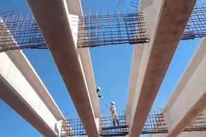 Nhà thầu triển khai thi công hạng mục cầu trên tuyến cao tốc bắc-nam.