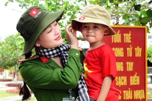 Đại tá, Tiến sĩ Đồng Thị Hồng Nhung và công dân nhỏ Trường Sa.