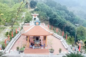 Đài tưởng niệm các liệt sĩ Vị Xuyên ở Điểm cao 468.