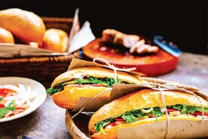 Bánh mì kẹp thịt là món ăn đường phố hấp dẫn thực khách hàng đầu thế giới. 