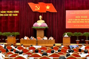 Hội nghị sơ kết 1 năm hoạt động của Ban Chỉ đạo phòng, chống tham nhũng, tiêu cực cấp tỉnh. Ảnh: ĐĂNG KHOA