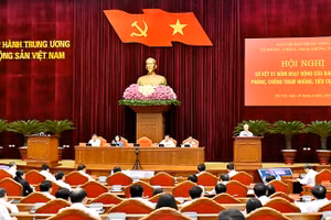 Hội nghị sơ kết 1 năm hoạt động của Ban Chỉ đạo phòng, chống tham nhũng, tiêu cực cấp tỉnh. Ảnh: ĐĂNG KHOA