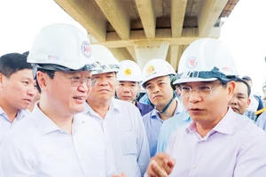 Lãnh đạo Bộ Giao thông vận tải kiểm tra các công trình do CIENCO 4 thi công.