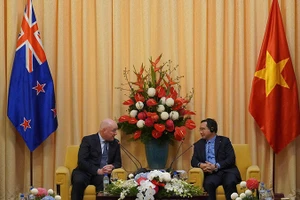 Thủ tướng New Zealand Christopher Luxon hội kiến với Chủ tịch Ủy ban nhân dân Thành phố Hồ Chí Minh Nguyễn Văn Được.
