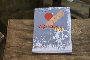Bìa cuốn sách Việt Nam y ký.