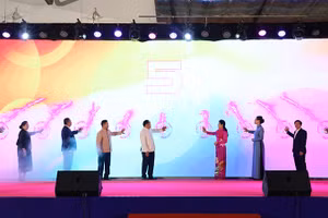 Các đại biểu thực hiện nghi thức khai mạc triển lãm. (Ảnh: BTC)