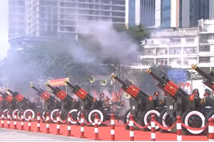 Toàn cảnh Lễ Diễu binh, diễu hành kỷ niệm 50 năm Ngày Giải phóng miền Nam, thống nhất đất nước 