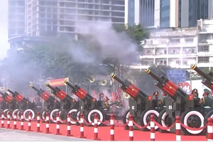 Toàn cảnh Lễ Diễu binh, diễu hành kỷ niệm 50 năm Ngày Giải phóng miền Nam, thống nhất đất nước 