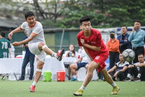 [Ảnh] Mãn nhãn những pha bóng kịch tính trong trận chung kết Cup Nhà báo và Công luận