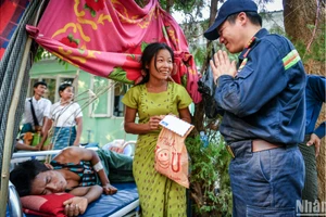 Trong tâm chấn Myanmar: Những món quà đặc biệt từ Việt Nam