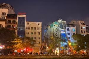 Tối muộn 1/8, các đồng đội vẫn tiếp tục hành trình chống lại giặc lửa mà Trung tá Đặng Anh Quân, Trung úy Đỗ Đức Việt và binh nhì Nguyễn Đình Phúc đang còn làm dang dở...