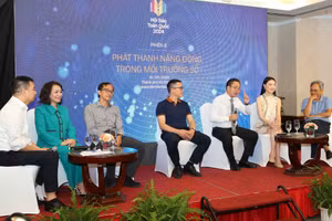 Các diễn giả tham gia tọa đàm.