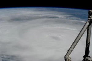 Những hình ảnh đầu tiên khi bão Helene đổ bộ vào bang Florida, Mỹ