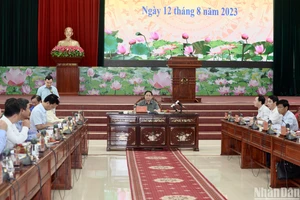 Quang cảnh cuộc họp.