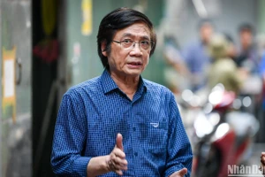 Chuyên gia Trần Ngọc Chính, nguyên Thứ trưởng Xây dựng, Chủ tịch Hội Quy hoạch phát triển đô thị Việt Nam, vụ cháy nhà trọ khiến 14 người tử vong tại Trung Kính tiếp tục là tiếng chuông cảnh tỉnh, đặt ra yêu cầu phải xem xét trách nhiệm quản lý, kiên quyết xử lý vi phạm liên quan đến loại hình nhà ở kết hợp cho thuê. (Ảnh: THÀNH ĐẠT)