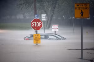 Đường phố tại thành phố St. Petersburg, Florida bị ngập sâu sau khi bão Helene quét qua nước Mỹ. (Ảnh: Reuters)