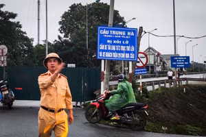 Sau sự cố sập cầu Phong Châu, Cục Đường bộ Việt Nam đã đề nghị Sở Giao thông vận tải tỉnh Phú Thọ xem xét tạm dừng khai thác cầu Trung Hà.