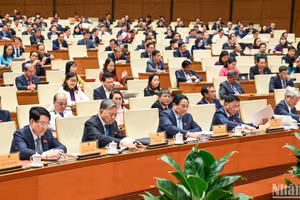 Chiều 30/11, với 443/454 đại biểu có mặt tán thành, Quốc hội đã thông qua nghị quyết chủ trương đầu tư dự án đường sắt tốc độ cao trên trục bắc-nam. (ẢNH: DUY LINH)