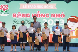 Thấu hiểu giấc mơ tới trường của nhiều học sinh thiệt thòi, Quỹ học bổng Bông hồng nhỏ ra đời với sứ mệnh cung cấp hỗ trợ tài chính và phi tài chính hỗ cho học sinh tiểu học, trung học cơ sở và trung học phổ thông để tăng cường cơ hội tới trường của học sinh khó khăn, vùng sâu vùng xa.