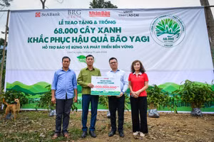 [Ảnh] Báo Nhân Dân trồng hàng chục nghìn cây xanh hỗ trợ sinh kế bà con Làng Nủ