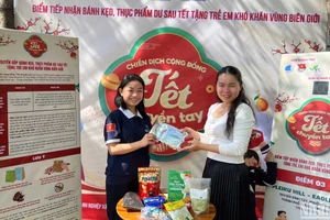 Nhằm mang yêu thương đến với các hoàn cảnh thiệt thòi, đồng thời chung tay giảm thiểu lãng phí thực phẩm, hôm nay, 2/2, tức ngày mùng 5 Tết Âm lịch, chiến dịch cộng đồng mang tên "Tết chuyền tay" đã chính thức được phát động nhằm góp bánh kẹo dư sau Tết tặng cho trẻ em khó khăn vùng biên giới.